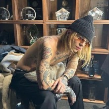 Рэпер Pharaoh попал ботинком фанатке в лицо