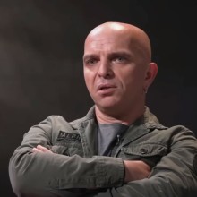 Солист «Непары» Александр Шоуа станет отцом в третий раз