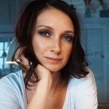 Актриса Анастасия Цветаева обвинила отчима в насилии
