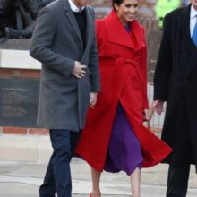 Образ дня: Меган Маркл в пальто Sentaler и с сумкой Gabriela Hearst