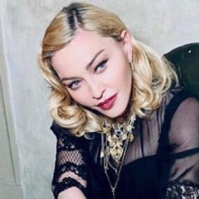 Мадонна плюнула на пандемию и карантин и облетела четыре страны
