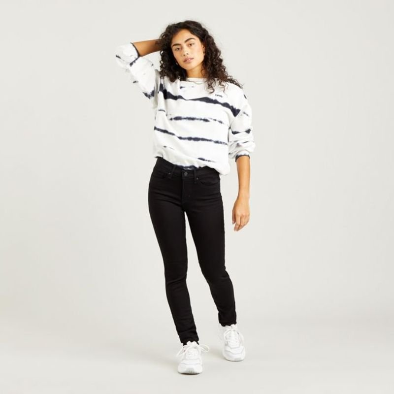 Джинсы-скинни Levi's 311 Shaping Skinny, иллюстрирующие лучшие джинсы для типа фигуры