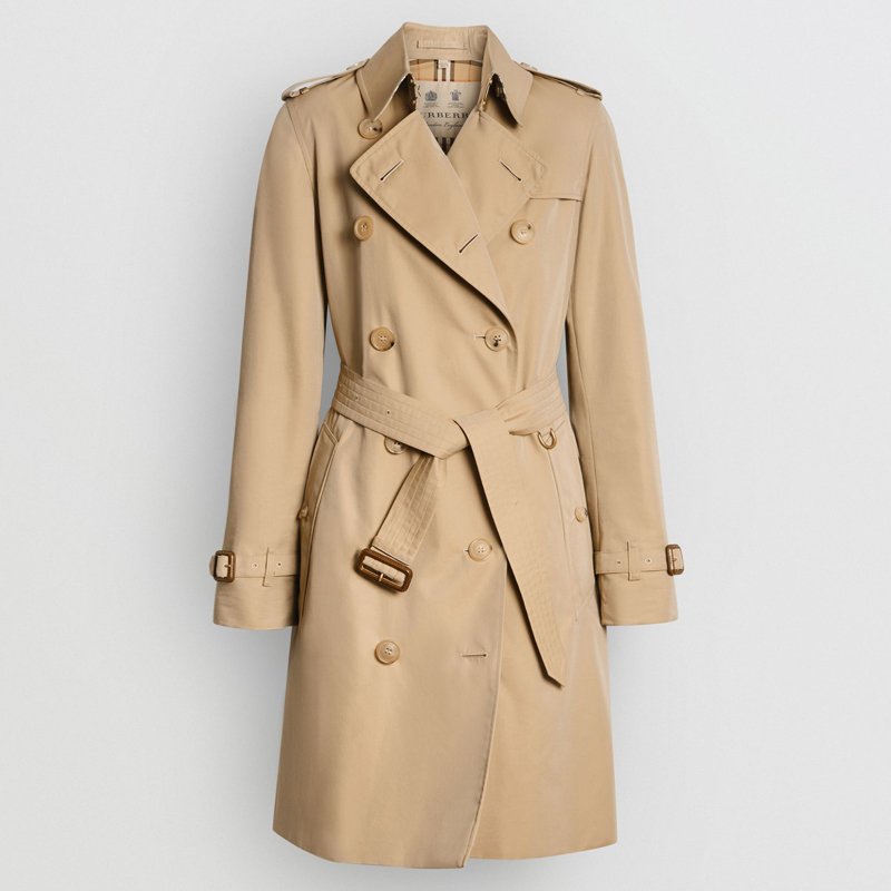 Выкройка тренча Burberry с поясом средней длины.