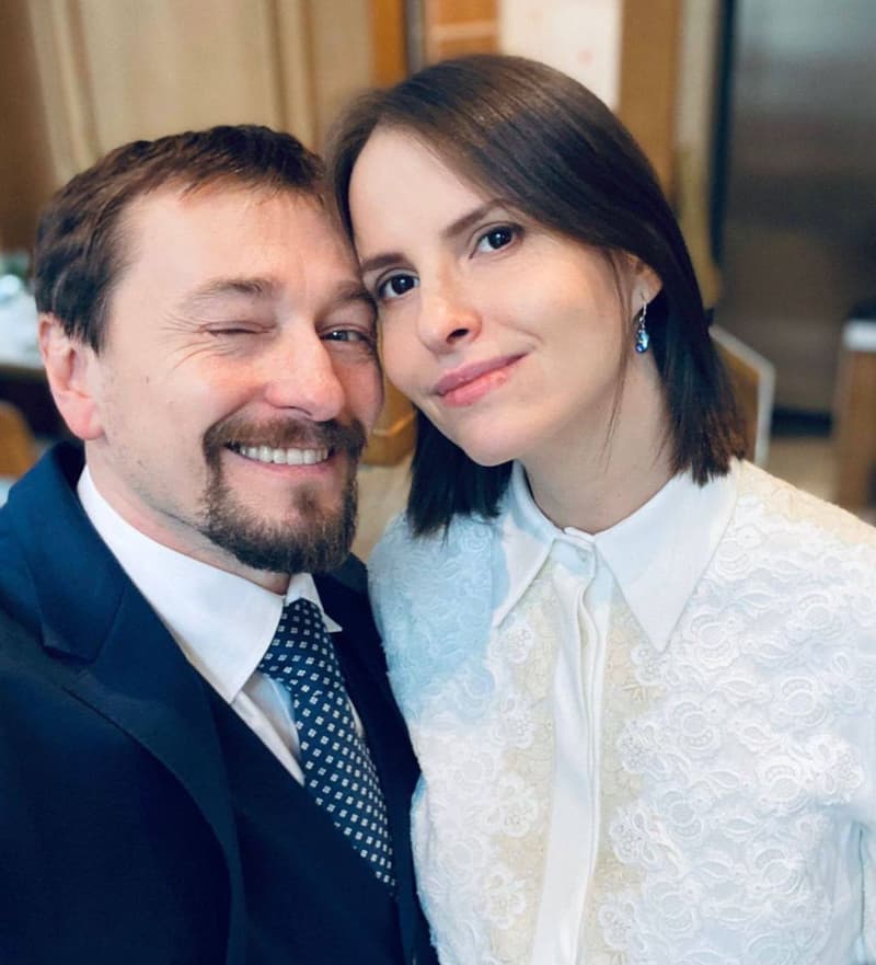 Познакомимся поближе: что известно о личной жизни звезд сериала «Шпион»