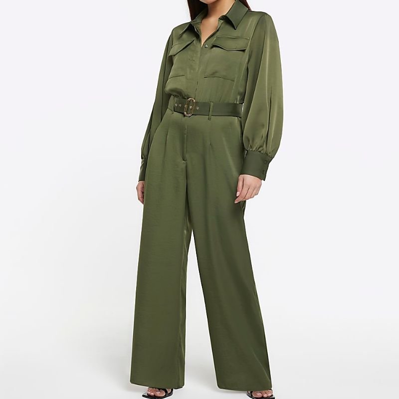 модель в комбинезоне River Island Petite
