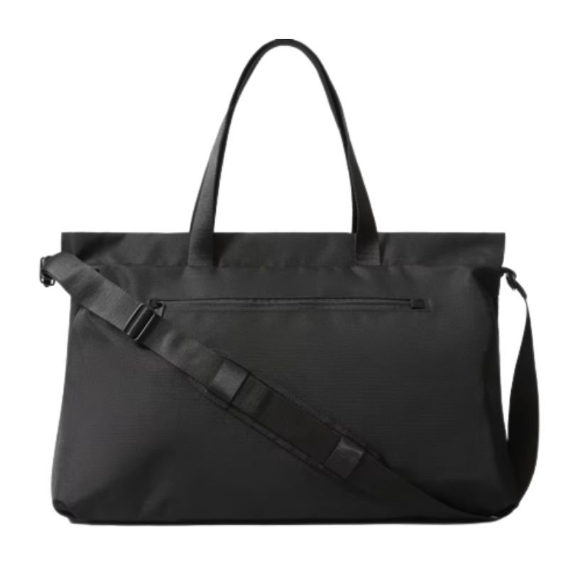 черная сумка выходного дня от Everlane